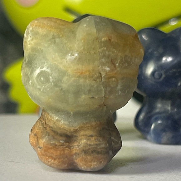 Set of Three Hello Kitty Crystal Carvings - Picture 7 of 8